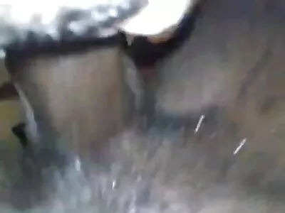 ब्रिटनी अंबर एक कडक मांस बॅटनवर