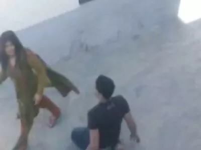 चार आतुर bitches पलंगावर दणका मिळत आहे