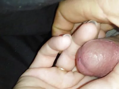 संतप्त MILF ला आत आणि बाहेर जोरदार धक्का बसतो