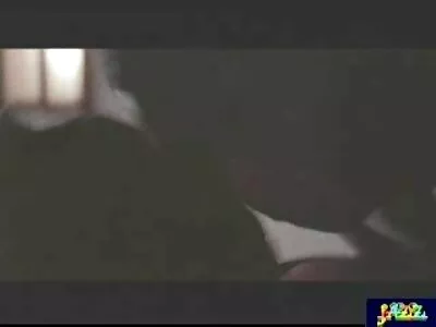 गोरा केसांचा फिरकी गोलंदाज कडक पुसीला धक्का देतो