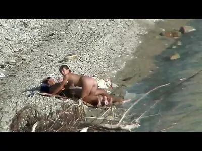 सोफी रायन डोके दिल्यावर छान चोखतो