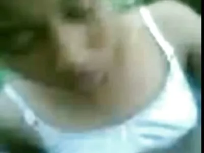 गोरा कारा ली बाथरूम मध्ये लंड चोखते आणि तिच्या सावत्र भावासोबत चोखते