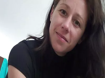 लाल बूट मध्ये तरुण लॅटिना चांगले आणि योग्य fucked होते