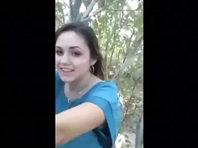 तीन हॉट आणि दोन मॅन मीट्स