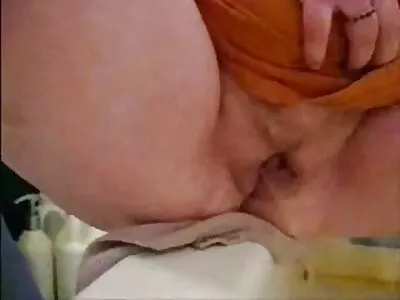 गोरा बॉम्बशेल निकोलेट शीआ आशियाई पुच्चीची चव घेते